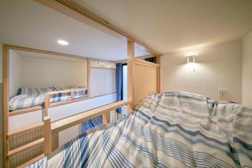 En eller flere senger på et rom på Hostel Takeyado
