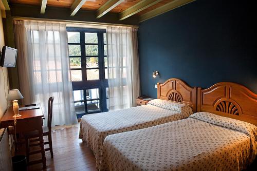 Una cama o camas en una habitación de Hotel Cuevas Del Mar