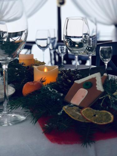 a table with wine glasses and a plate of food at Синевирський Перевал in Synevyr