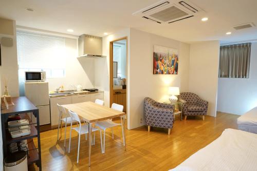 Kuchyň nebo kuchyňský kout v ubytování Santiago Guesthouse Hiroshima