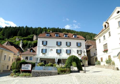 a large white building in the middle of a town at Villa Bucher - Metnitztalerhof in Friesach