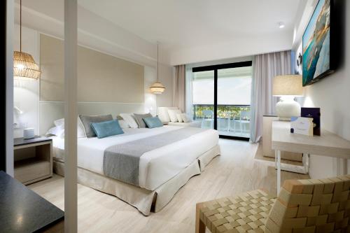 Deluxe Room with Sea View