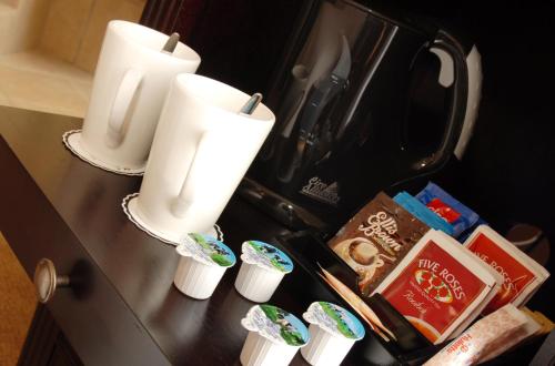 Kemudahan buat kopi dan teh di Premier Hotel Pretoria