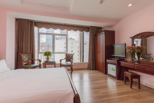 Telewizja i/lub zestaw kina domowego w obiekcie Sophia Hotel