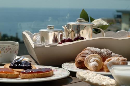 Foto dalla galleria di Hotel Ariston & Apartments a Varazze