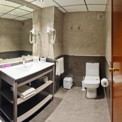 a bathroom with a sink and a toilet at Apartamentos Port Eugeni in Cambrils