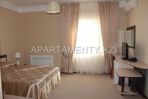 Un pat sau paturi într-o cameră la Hotel Laeti-Zhaiyk