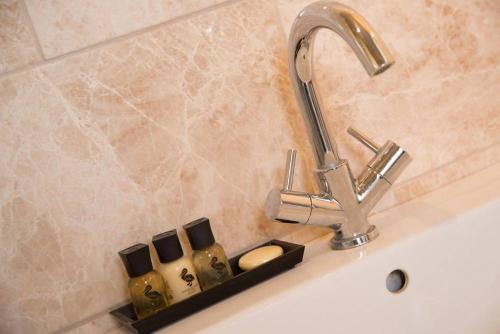 A bathroom at The Evenlode Hotel