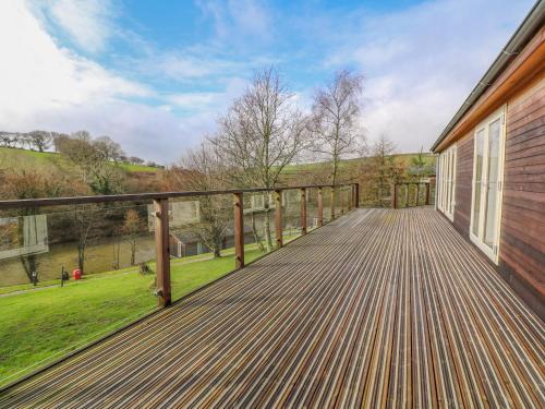 8 Lake View – Photos 2