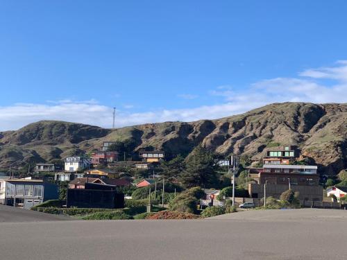 a small town with a mountain in the background at B&B Casa Las Brisas Matanzas in Matanzas