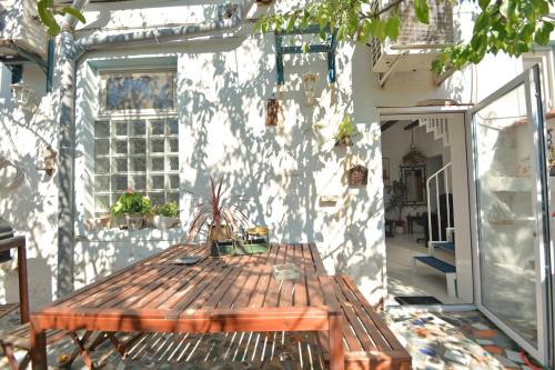 Bangunan di mana terletaknya aparthotel ini