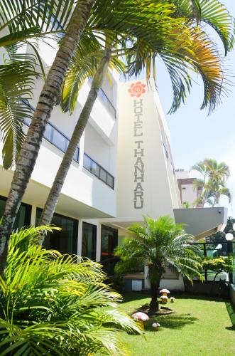 Taman di luar Thanharu Praia Hotel