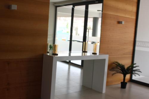 a room with a white table and a plant at Kasa Imbondeiro in Mindelo