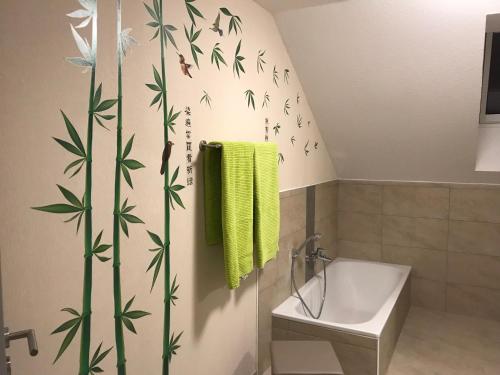 a bathroom with a bamboo mural on the wall at Ferienwohnung im Wonnegau Portugieser-Suite in Flörsheim-Dalsheim