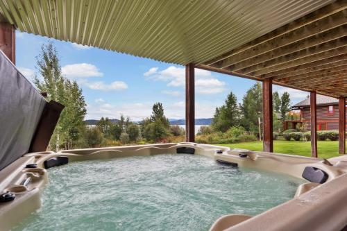 Lakefront Luxury – Photos 2