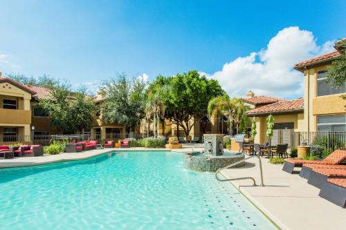 Piscina di TPC Golf, Shopping & Dining 3 miles with Parking -1064 o nelle vicinanze