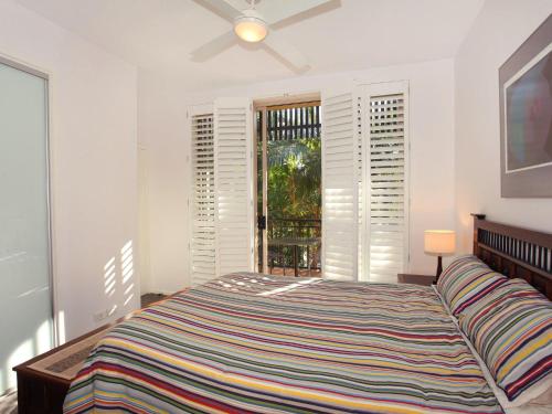 a bedroom with a large bed and a window at Little Hill 3 River Side 2 Bedroom Apartment across the road to the beach in Mooloolaba