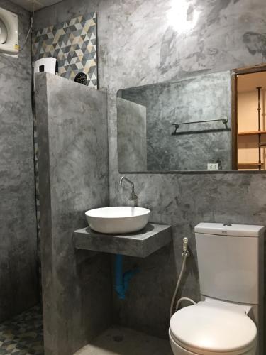 Koupelna v ubytování Us hostel samui