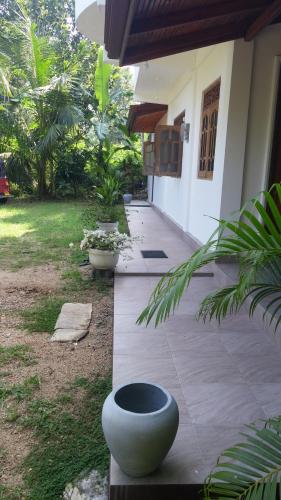Taman di luar Nature Villa