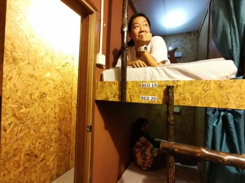 Postel nebo postele na pokoji v ubytování Agosto Taman Negara Hostel