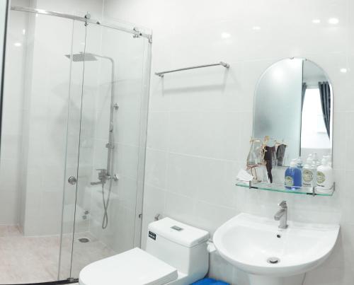 a bathroom with a shower and a toilet and a sink at Hello SaiGon Homestay in Ho Chi Minh City