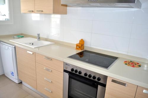 Brisas A1, 2 dormitorios, playa a 100m, by Bookindenia