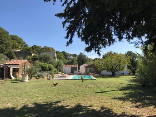 Gallery image of Maisonnette et piscine in Miramas