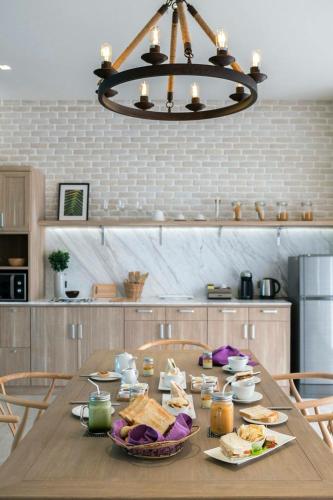 مطبخ أو مطبخ صغير في في فيلات بمسابح خاصة في سيفيلاي هيل كاو ياي