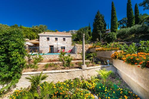 Holiday Home Marina - private swimming pool