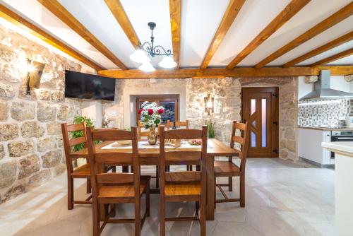 Holiday Home Marina - private swimming pool