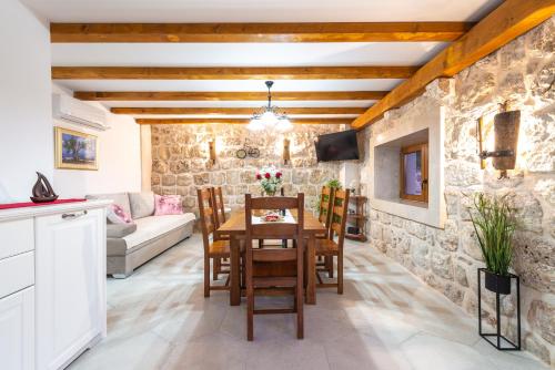 Holiday Home Marina - private swimming pool