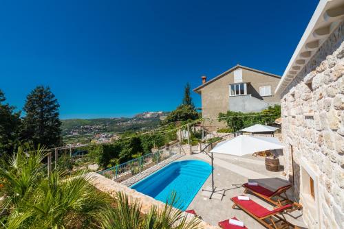 Holiday Home Marina - private swimming pool