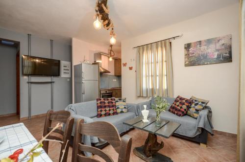 Η κουζίνα ή μικρή κουζίνα στο Theonis Villas