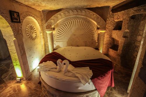 a bedroom with two swans laying on a bed at Heaven Cave House - Razziya Evi in Urgup