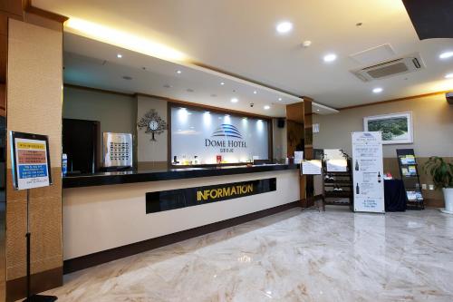 Dome Hotel Geojeのロビーまたはフロント