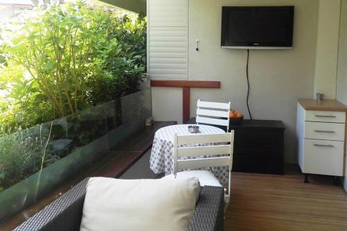Lux Studio our swimming pool and garden photo 12