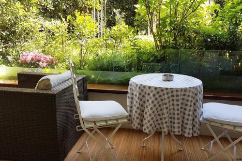Lux Studio our swimming pool and garden photo 34