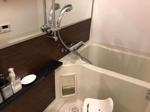 Bilik mandi di Local Hakata apartment No10