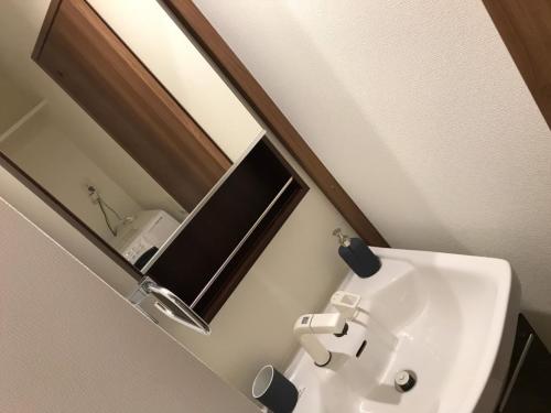 Bilik mandi di Local Hakata apartment No10