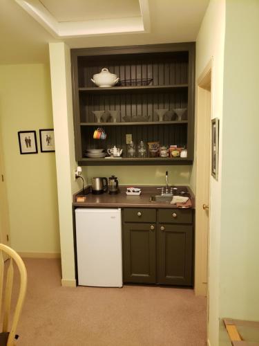 Dapur atau dapur kecil di 627 on King B&B