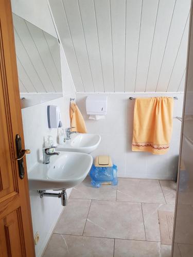 a bathroom with two sinks and a yellow towel at Chata Baby Jagi in Krzywe