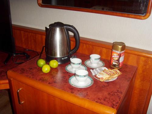Hotel NADIKVARIにあるコーヒーまたはお茶