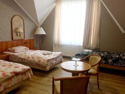 Кровать или кровати в номере Hotel NADIKVARI