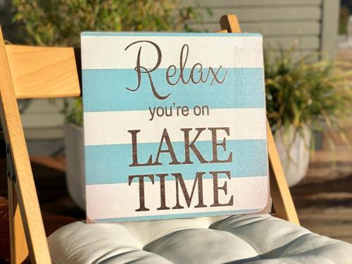 a sign that says relax youre on lake time on a chair at PerlePlau in Plau am See