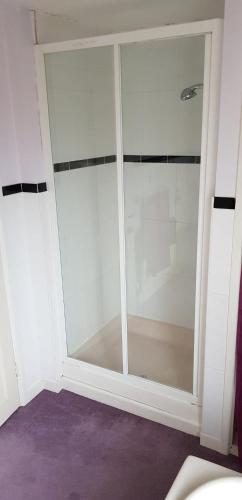 a glass shower door in a room with purple floors at Victorian Townhouse in Banbury