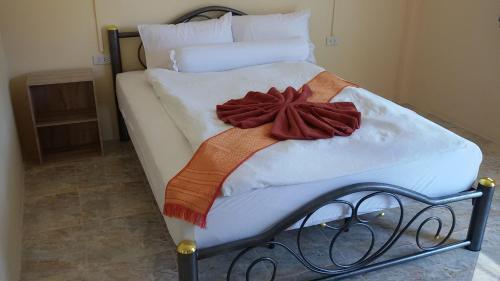 En eller flere senge i et værelse på Tungngoen Resort