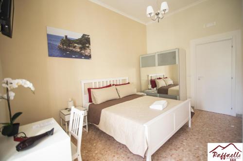 a bedroom with a white bed and a bed sidx sidx sidx sidx at B & B Raffaello in Terzigno