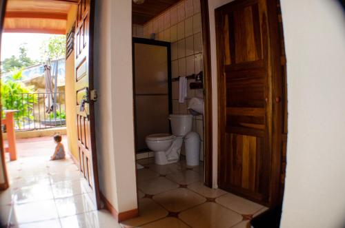 Bilik mandi di Hotel y Restaurante Las Tablitas
