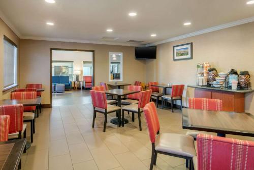 a dining room with red chairs and tables at Comfort Inn Columbia Gorge in The Dalles