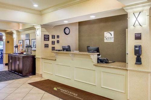 Lobby alebo recepcia v ubytovaní Sleep Inn & Suites Airport Milwaukee